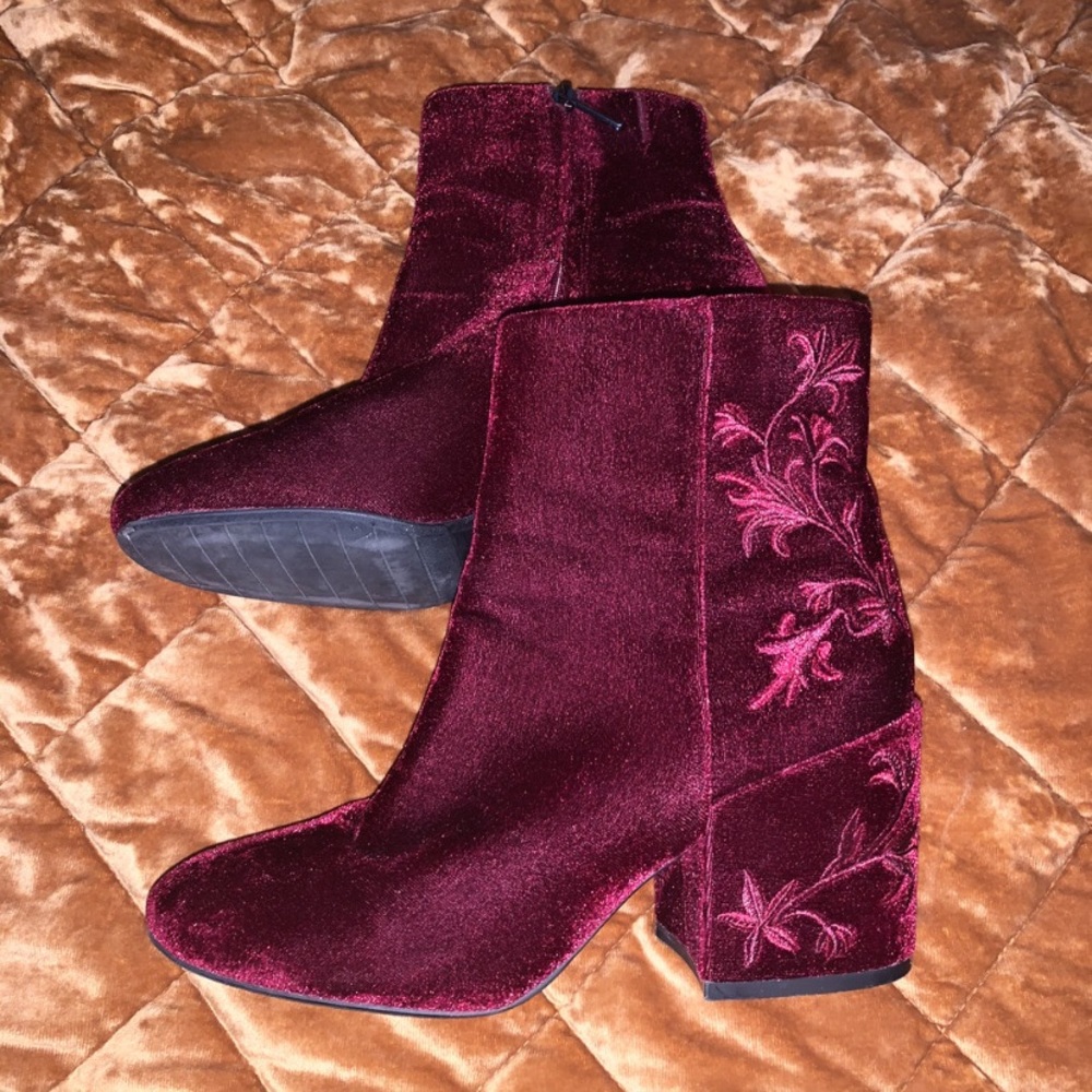 Kenneth Cole™️ Velvet Booties